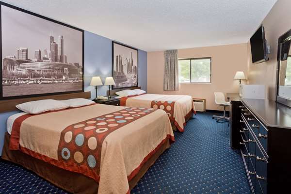  - Super 8 Hotel Rockford - I-39 & I-90, Exit 15