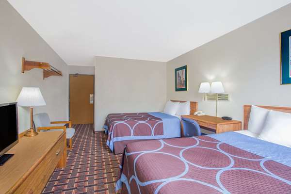  - Super 8 Motel Douglas