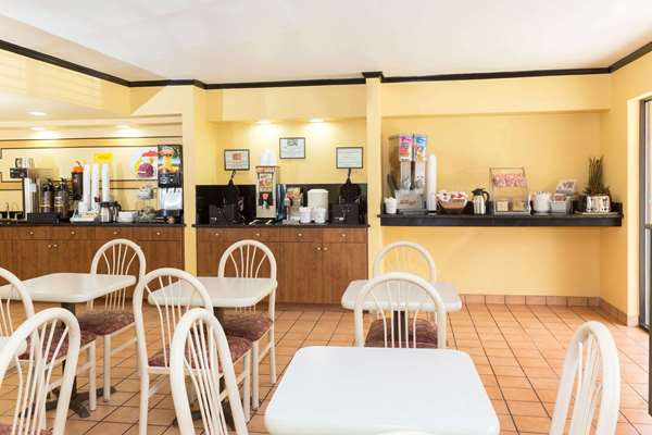  - Super 8 Motel Naples - I-75, Exit 101