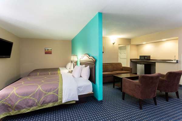 Suite - Super 8 Motel Naples - I-75, Exit 101