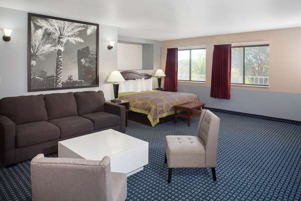 Suite - Super 8 Motel Naples - I-75, Exit 101