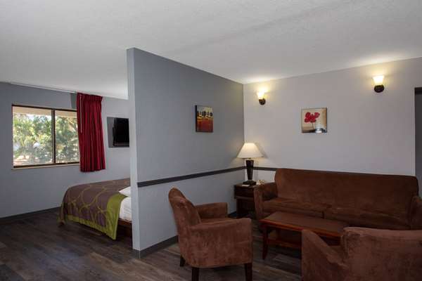 Suite - Super 8 Motel Naples - I-75, Exit 101