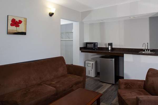 Suite - Super 8 Motel Naples - I-75, Exit 101