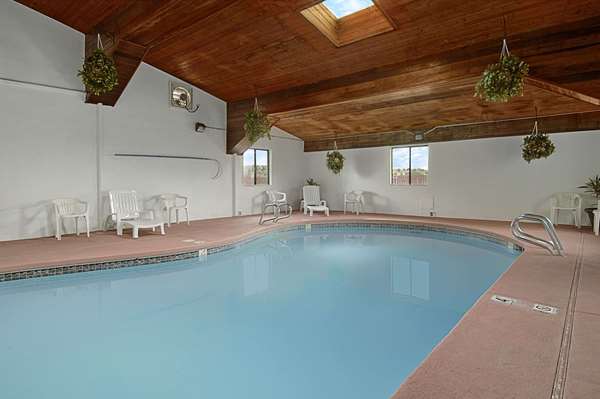 Pool - Super 8 Hotel Gallup - I-40, Exit 20