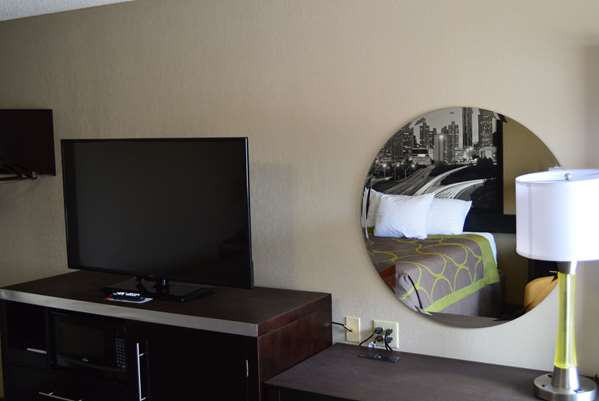  - Super 8 Motel Stockbridge - I-75, Exit 224