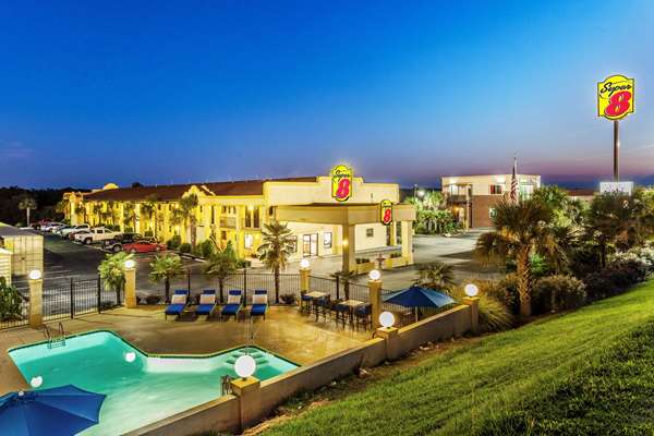 Pool - Super 8 Motel Stockbridge - I-75, Exit 224