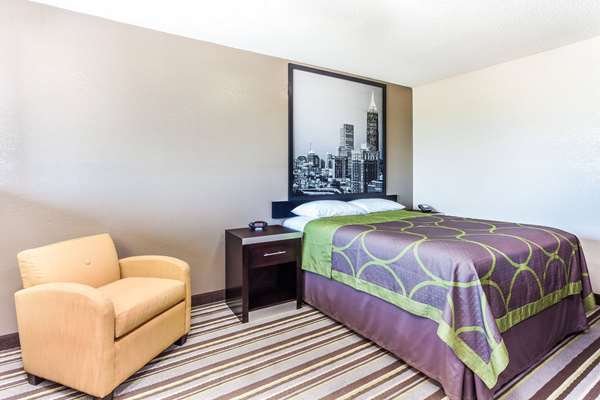  - Super 8 Motel Stockbridge - I-75, Exit 224