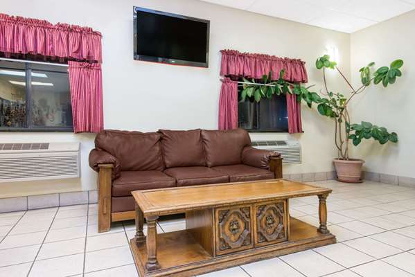  - Super 8 Hotel Santa Rosa - I-40, Exit 275