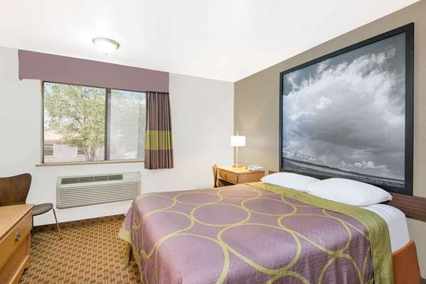  - Super 8 Hotel Santa Rosa - I-40, Exit 275