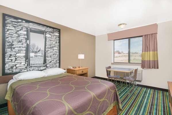  - Super 8 Hotel Santa Rosa - I-40, Exit 275