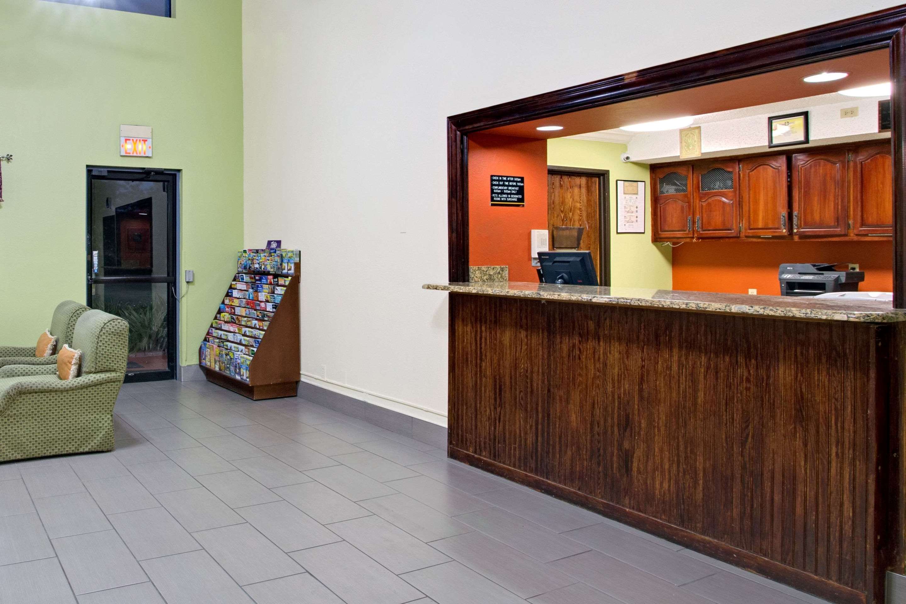 Lobby | Super 8 by Wyndham Clearwater/St. Petersburg Airport