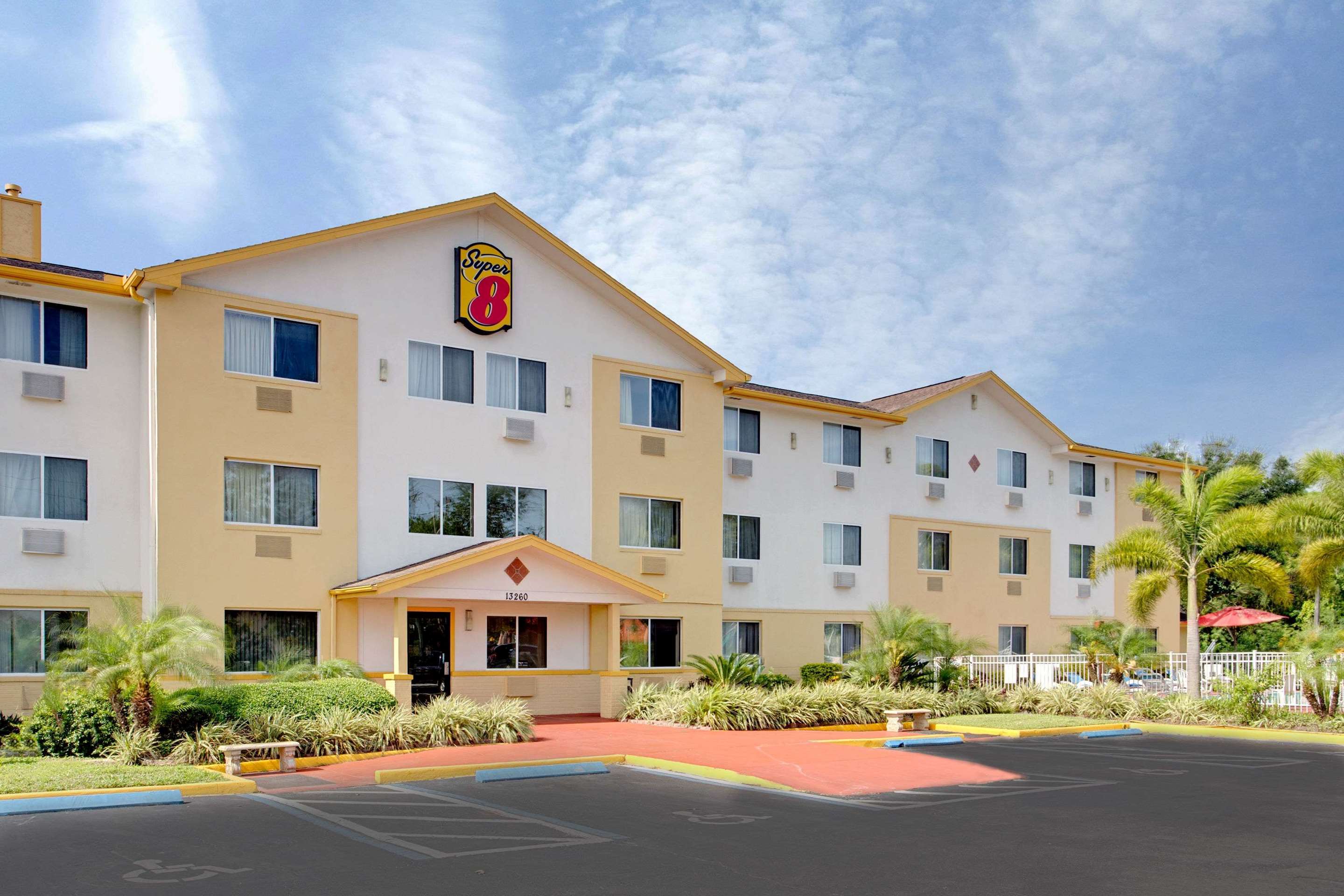 Welcome to the Super 8 Clearwater Airport | Super 8 by Wyndham Clearwater/St. Petersburg Airport
