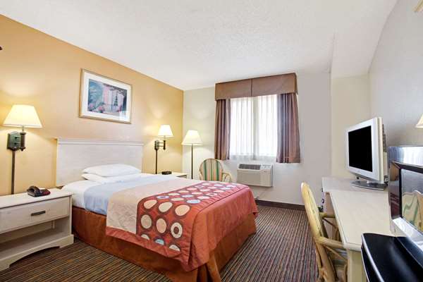  - Super 8 Hotel Airport Clearwater