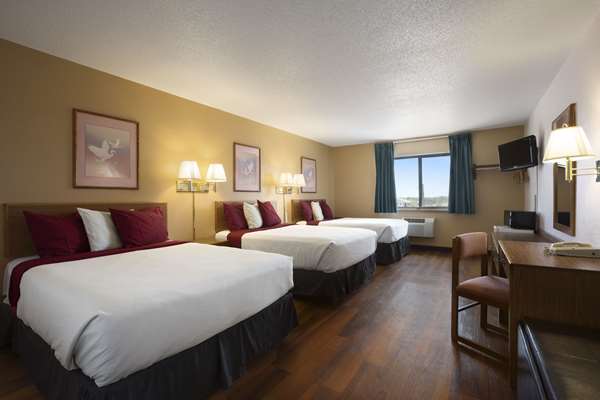 Suite - Super 8 Hotel Las Vegas - I-25, Exit 347