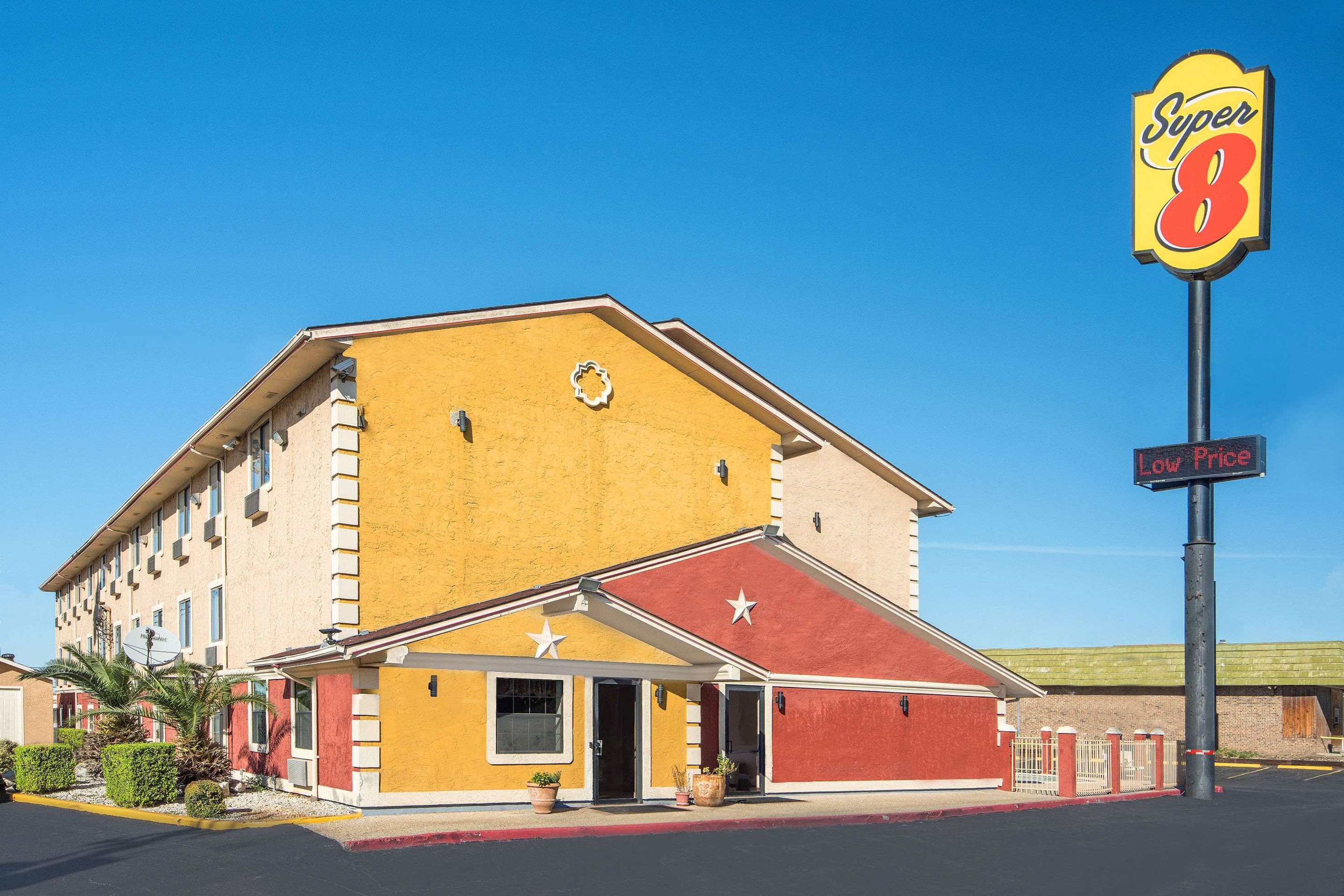 Welcome to Super 8 San AntonioI-35 North | Super 8 by Wyndham San Antonio/I-35 North