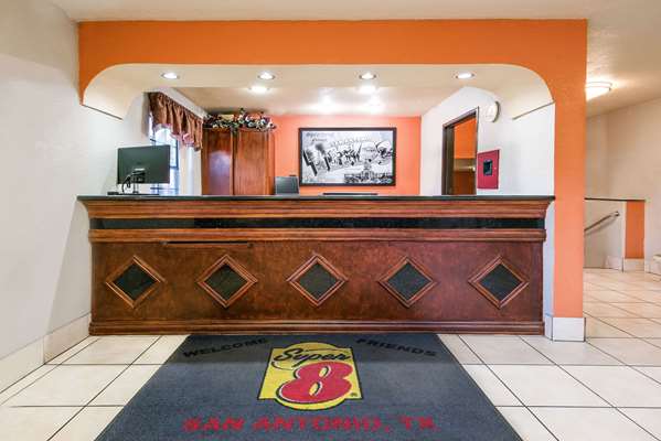  - Super 8 San Antonio - I-35, Exit 168