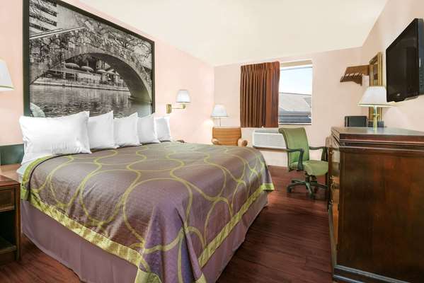  - Super 8 San Antonio - I-35, Exit 168