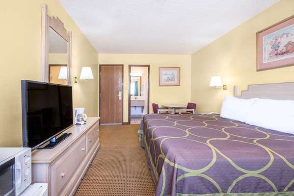  - Super 8 Hotel Grants - I-40, Exit 85