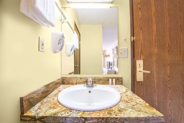  - Super 8 Hotel Grants - I-40, Exit 85