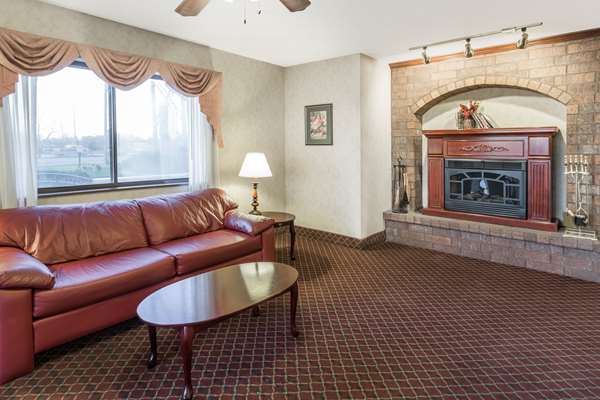 Suite - Super 8 Hotel Woodstock