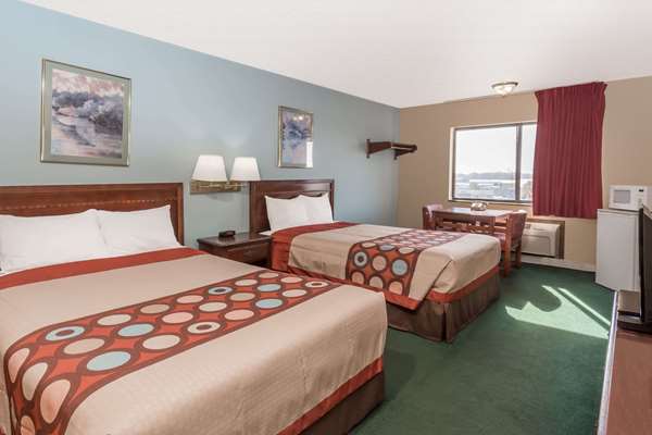  - Super 8 Hotel Woodstock