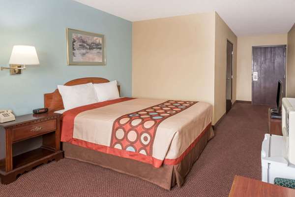  - Super 8 Hotel Woodstock