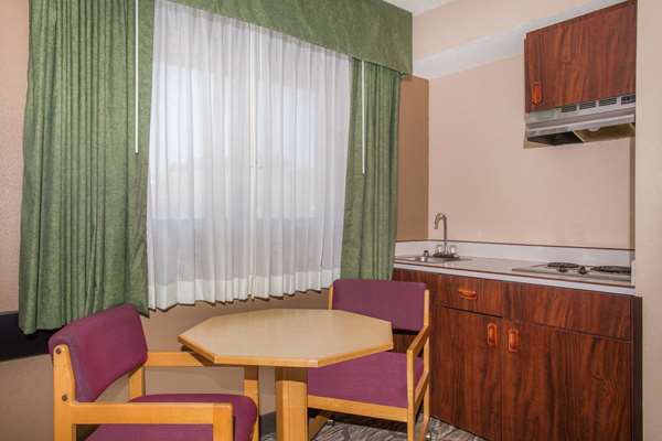 Suite - Super 8 Hotel Baker City