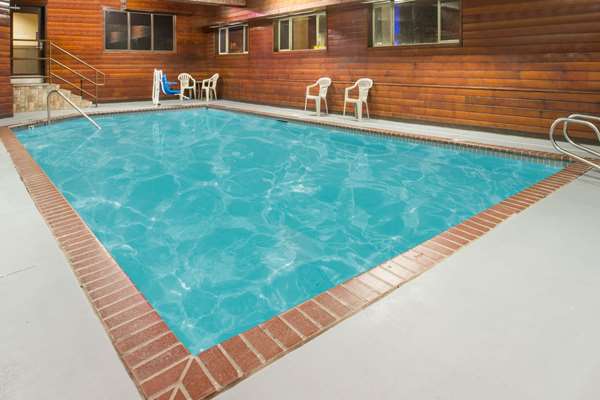 Pool - Super 8 Hotel Baker City