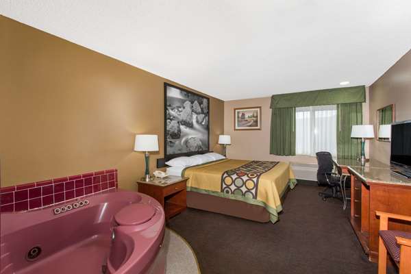 Suite - Super 8 Hotel Baker City