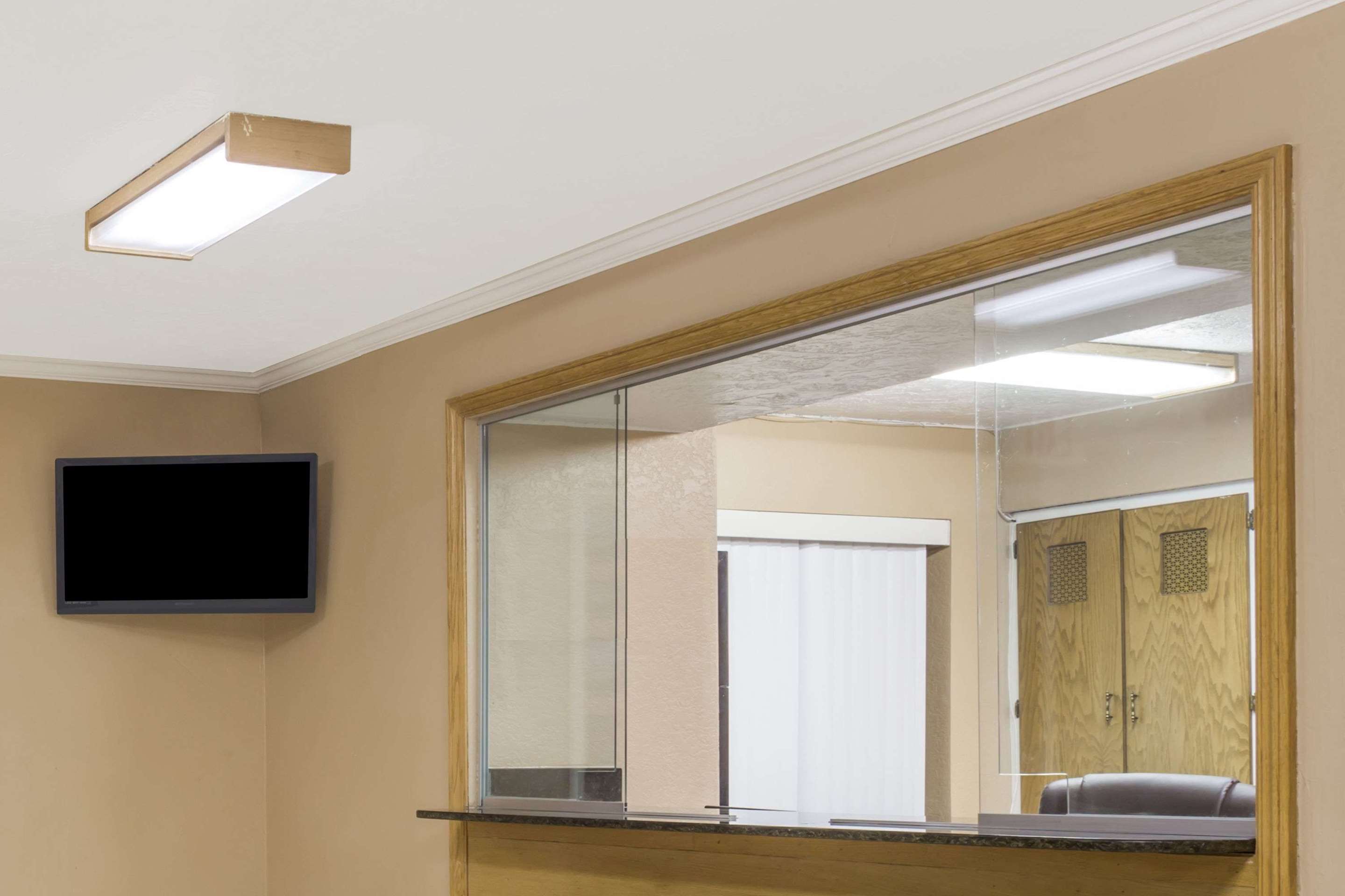 Front Desk | Super 8 by Wyndham Nephi