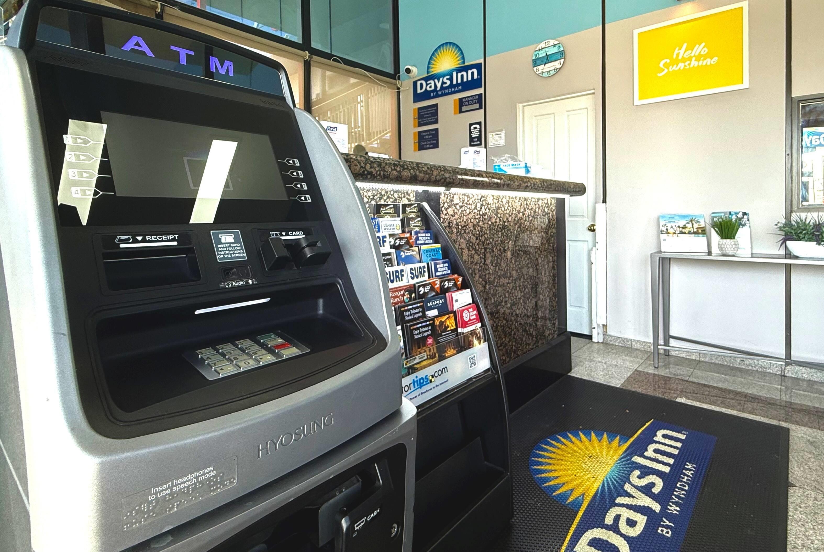 Lobby | Days Inn by Wyndham Los Angeles LAX/VeniceBch/Marina DelRay