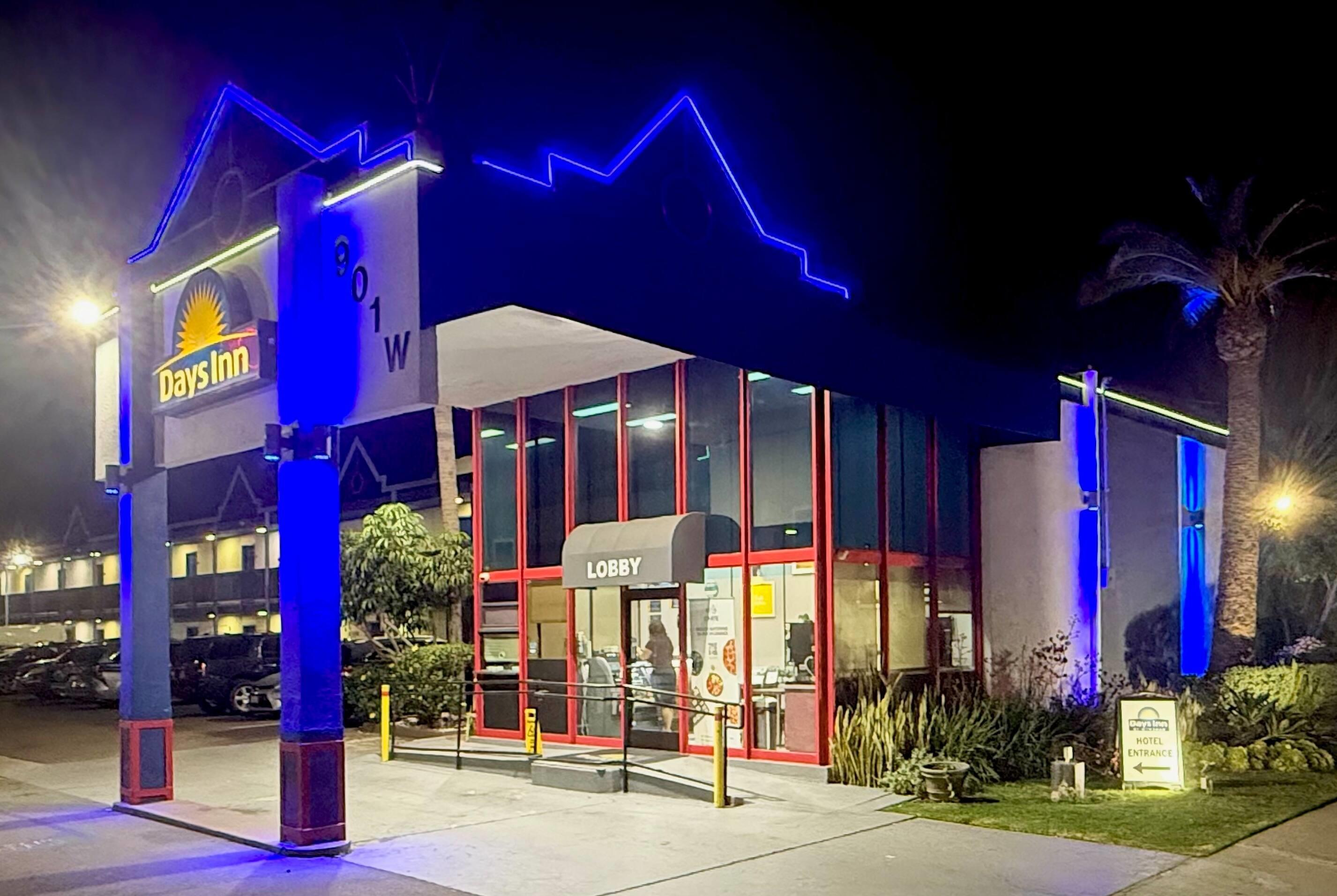 Exterior | Days Inn by Wyndham Los Angeles LAX/VeniceBch/Marina DelRay