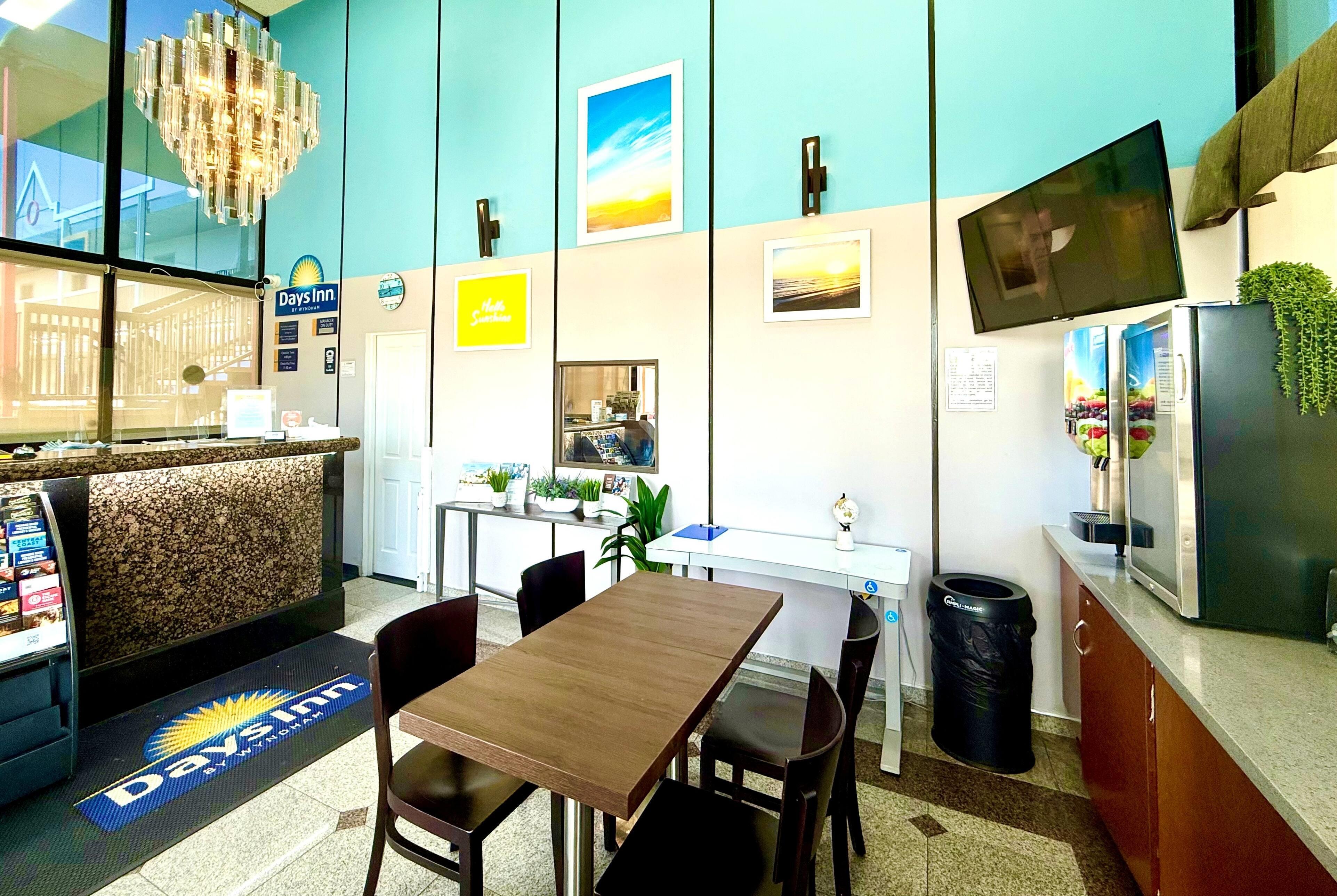 Lobby | Days Inn by Wyndham Los Angeles LAX/VeniceBch/Marina DelRay