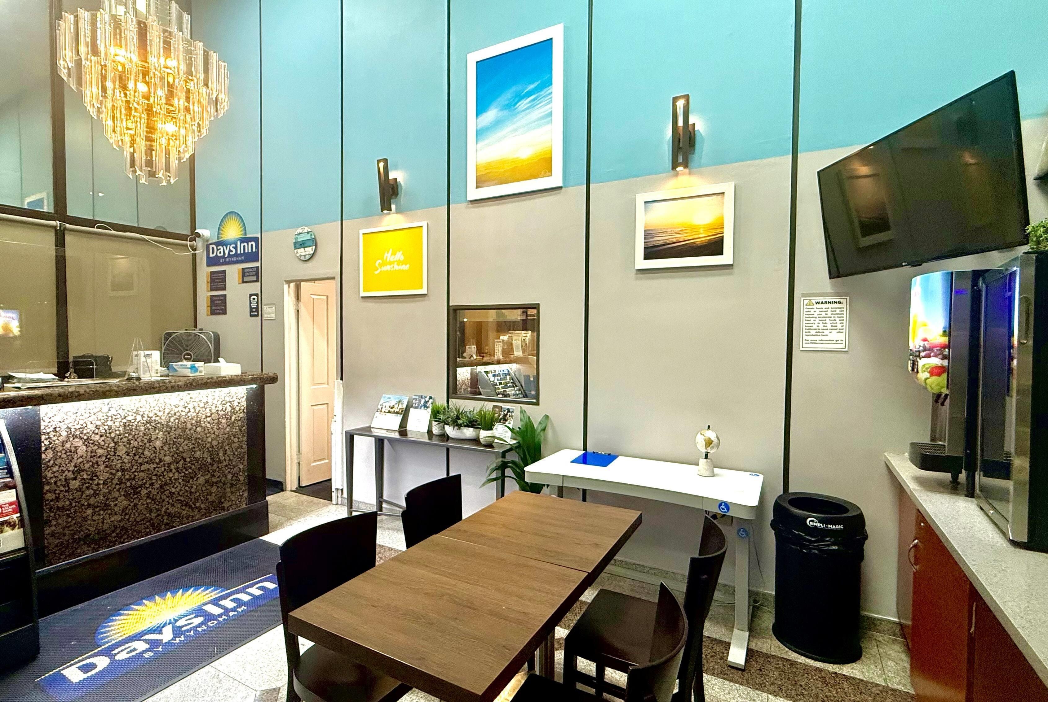 Lobby | Days Inn by Wyndham Los Angeles LAX/VeniceBch/Marina DelRay