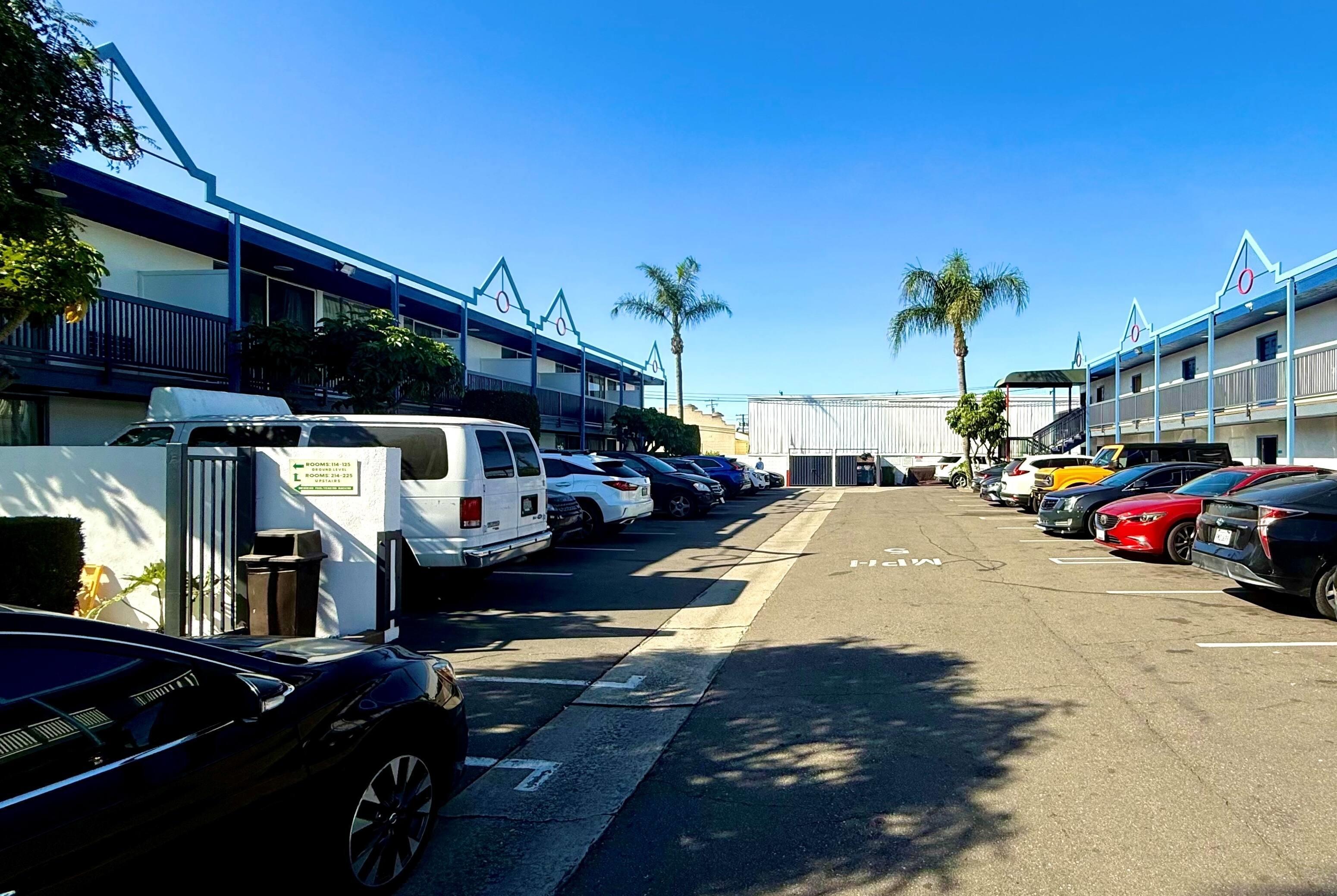 Exterior | Days Inn by Wyndham Los Angeles LAX/VeniceBch/Marina DelRay