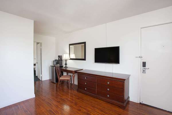 Suite - Days Inn Orange