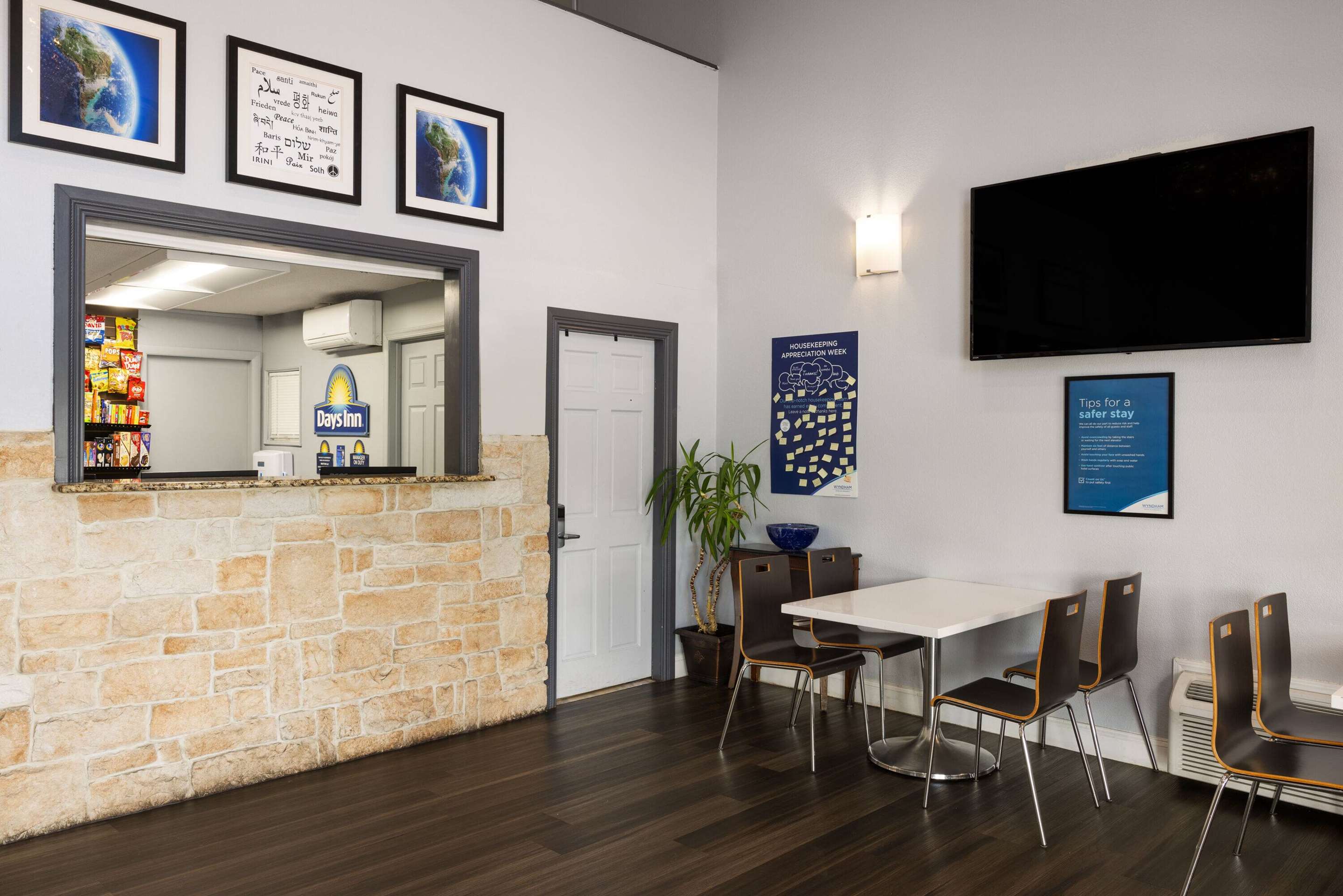 Reception | Days Inn by Wyndham Aberdeen