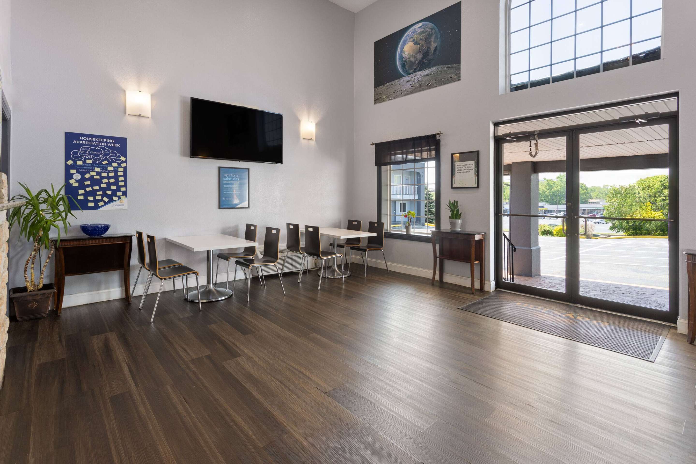 Lobby | Days Inn by Wyndham Aberdeen