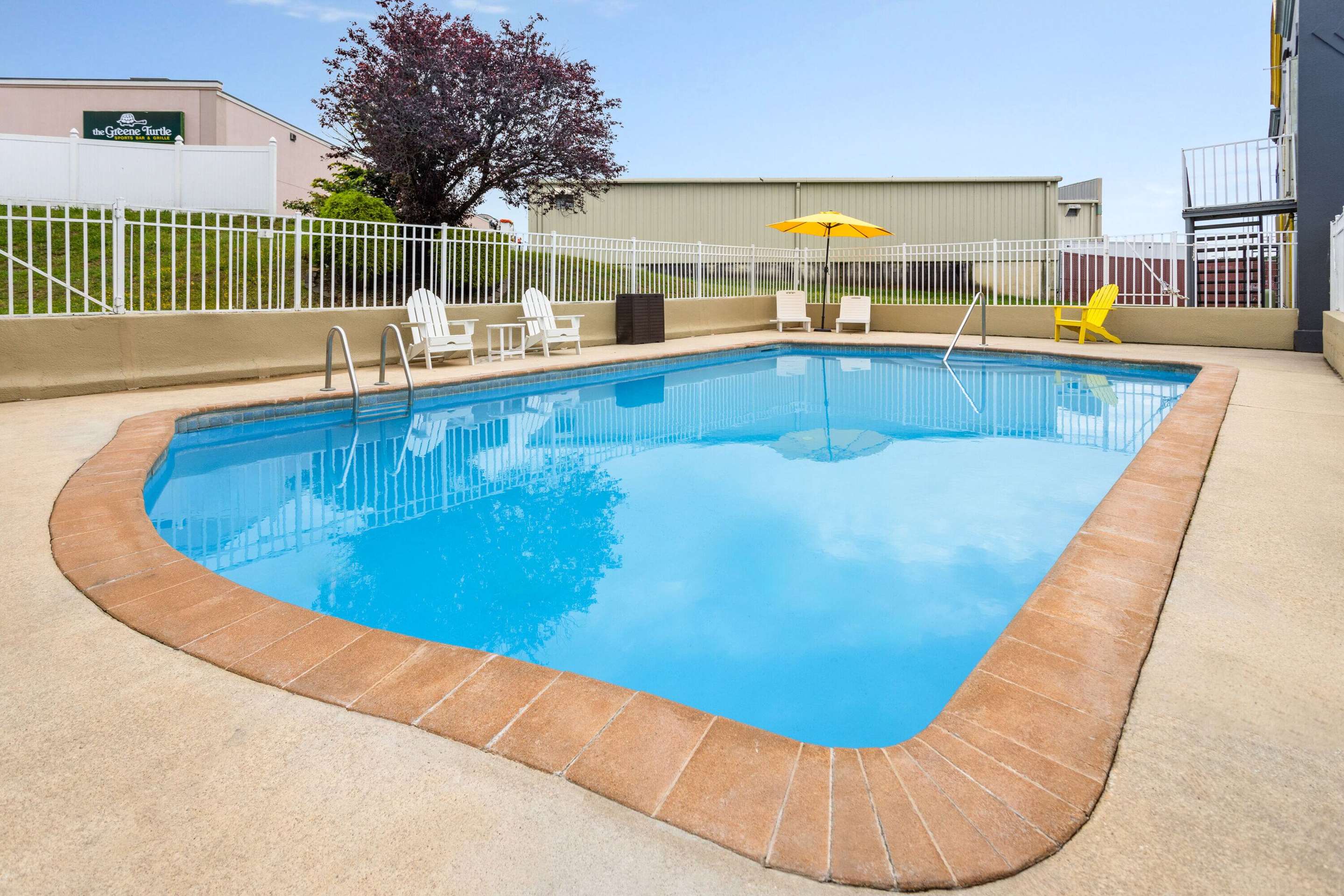 Pool | Days Inn by Wyndham Aberdeen