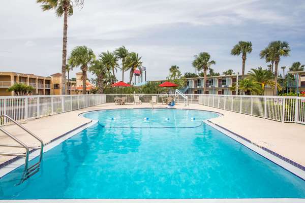 Pool - Days Inn Ormond Beach - I-95, Exit 273
