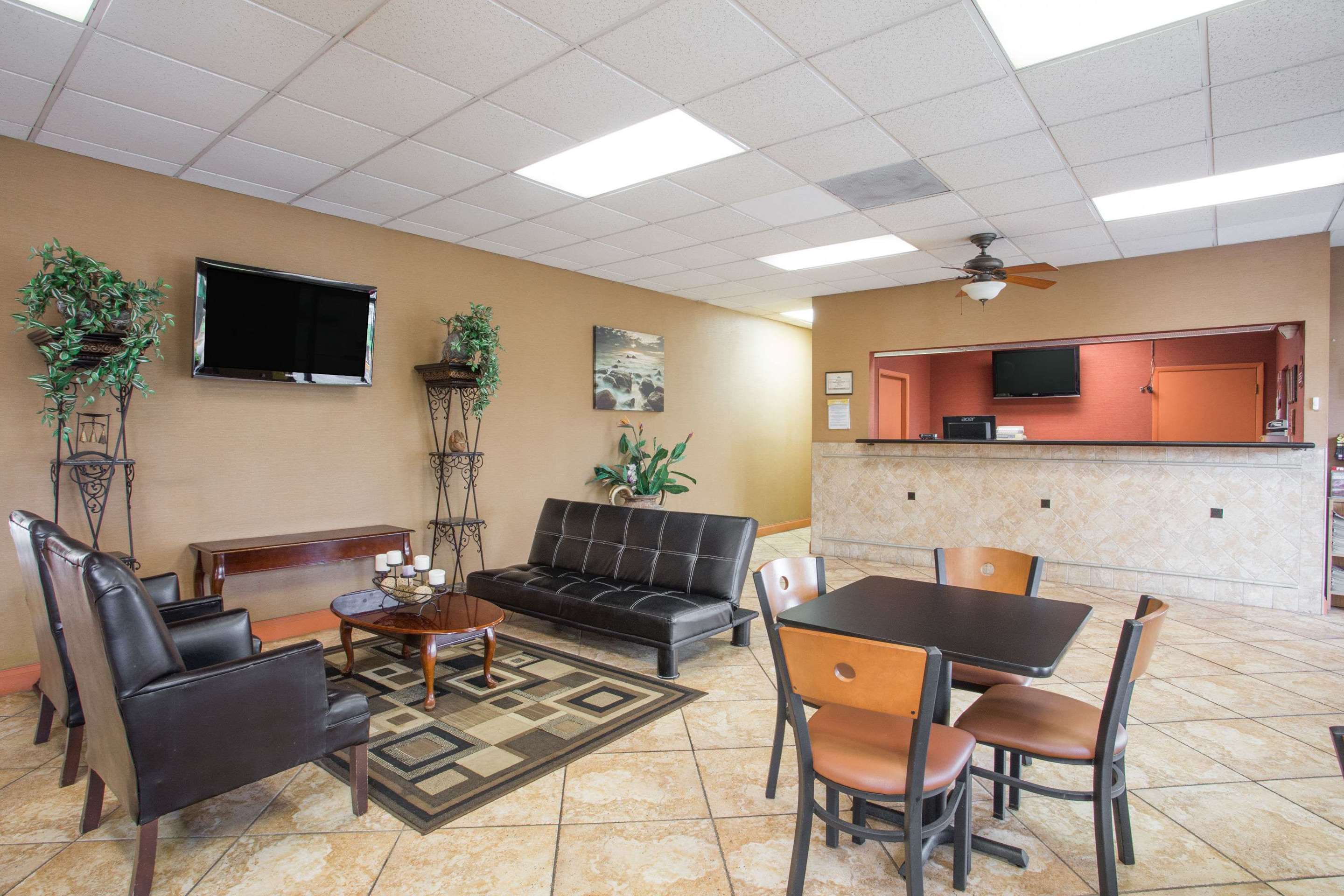 Lobby | Days Inn by Wyndham Ormond Beach