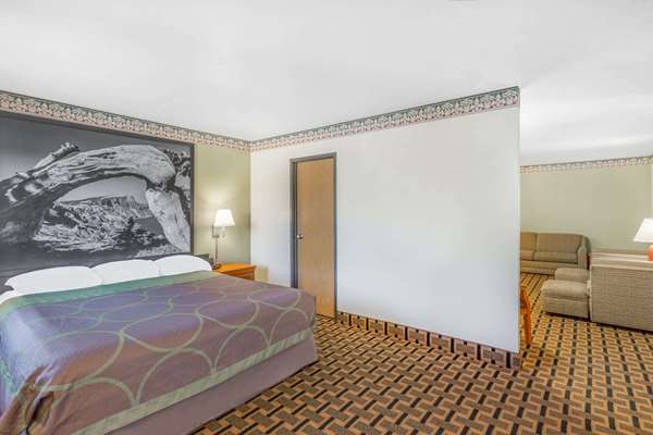  - Super 8 Hotel Grants Pass - I-5, Exit 58