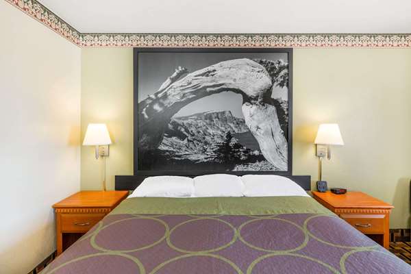  - Super 8 Hotel Grants Pass - I-5, Exit 58