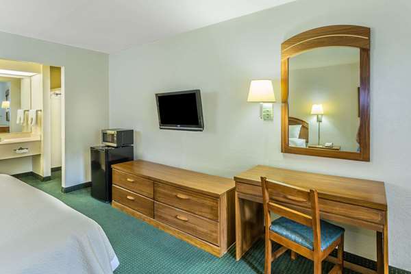  - Days Inn Lake Park - I-75, Exit 5