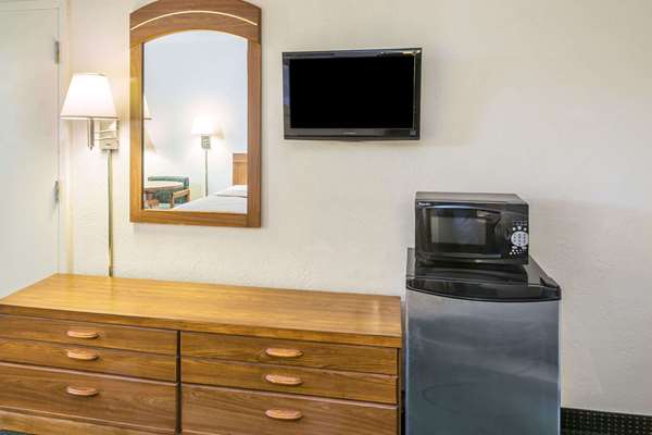  - Days Inn Lake Park - I-75, Exit 5