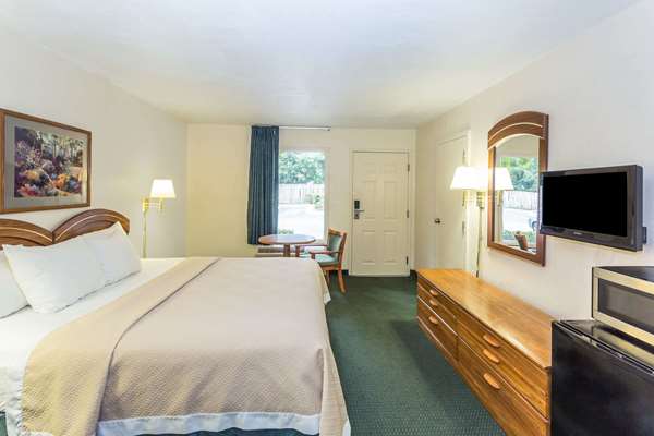  - Days Inn Lake Park - I-75, Exit 5