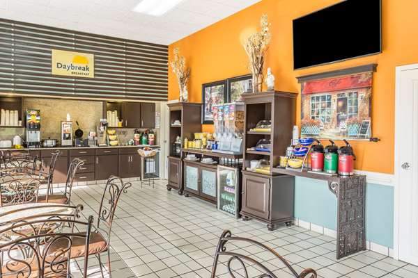  - Days Inn Lake Park - I-75, Exit 5