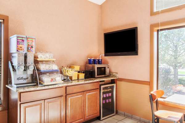  - Days Inn Canastota - I-90, Exit 34