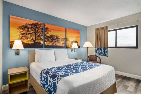  - Days Inn Canastota - I-90, Exit 34