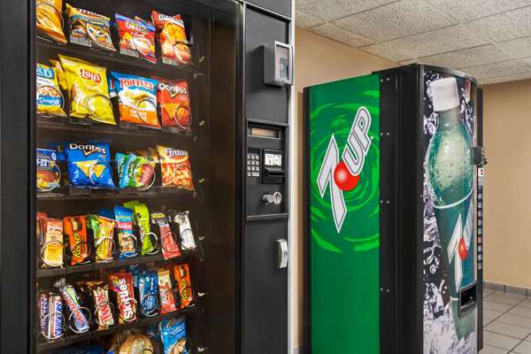  - Days Inn Canastota - I-90, Exit 34